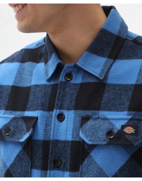 Camisa marca Dickies, New Sacramento True Blue, detalle logo chico